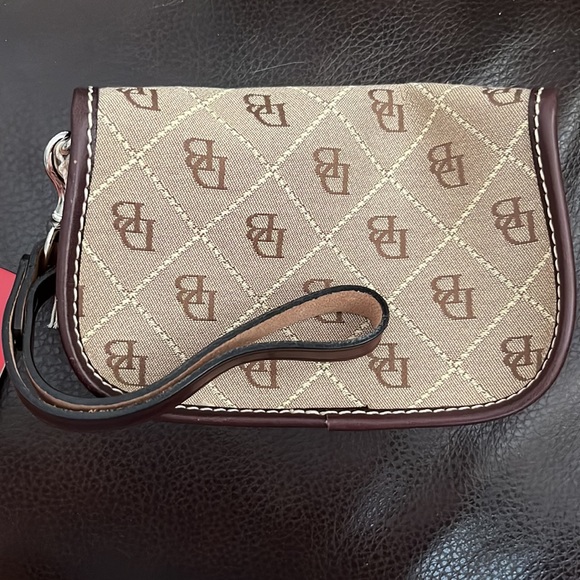 Dooney & Bourke Flap Wristlet NWT Plus Bonus D&B Keychain - Picture 3 of 7